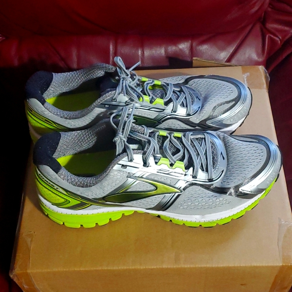 Brook ghost 8 DNA shoes size 11 wide (2E)